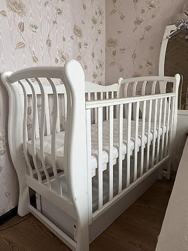 деревянный манеж качалка: Манеж-кровать, Б/у, С комодом, Дерево — 3