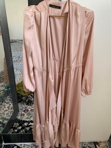 Киреге берилүүчү кийимдер: Продаю б/у вещи сом срочно — 2