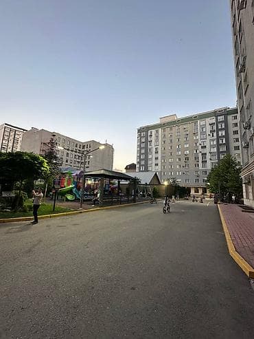 4 комнаты, 100 м², Элитка, Молодая Гвардия Элитка, 10 этаж, Евроремонт at lalafo.kg 4 комнаты, 100 м², Элитка, Молодая Гвардия Элитка, 10 этаж, Евроремонт