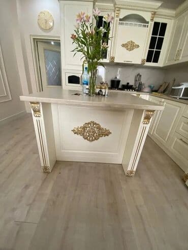 кухонный гарниткр: Современный кухонный гарнитур, выполненный в комбинации светло-серых и — 7