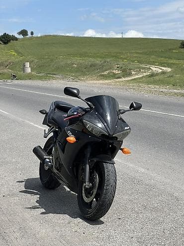гарнитура мото: Yamaha YZF-R6, спортивный мотоцикл в чёрном цвете. Основные — 1