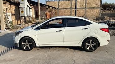 subaru 4: Hyundai Solaris: 2015 г., 1.6 л, Ручные, Бензин, Седан — 3