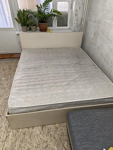 Двуспальная кровать, Б/у, С матрасом, длина - 190 см