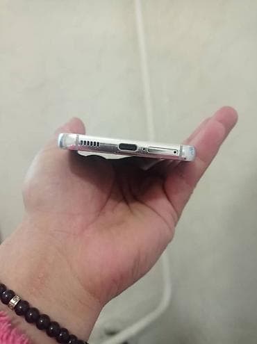 iphone red: Samsung Galaxy S22, 256 ГБ, цвет - Белый — 5