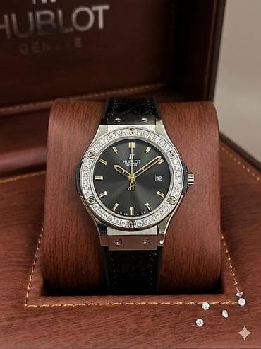 Часы Hublot Classic Fusion - Корпус из нержавеющей стали с фирменными