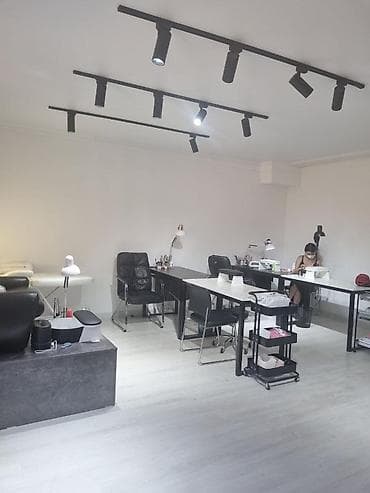 горячий стол: Сдаются рабочие места с оборудованиями: маникюрный стол, кресло для — 6