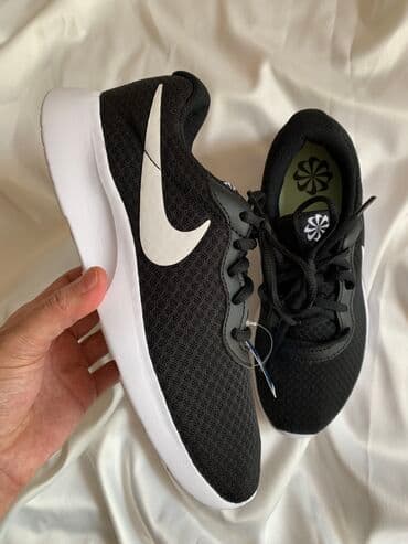 Кроссовки, 39, Nike, Новый, цвет - Черный, Платная доставка, Самовывоз