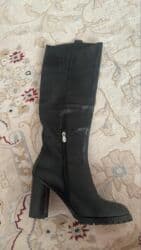 продаю в связи с переездом: Продаю сапоги зимние натуральные кожы 39 размер покупала в Москве — 7