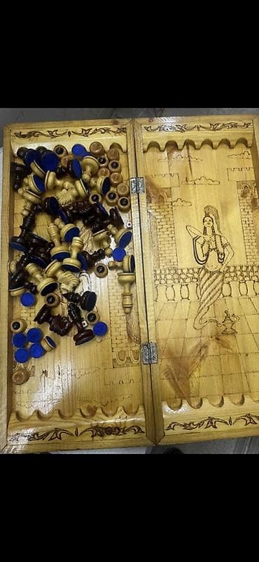 спартивная обувь: 2 штуки. Одна только нарды, вторая нарды и шахматы. Цена каждой по — 4