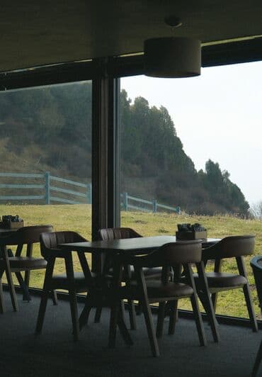 работу на кухне: Мы приглашаем в команду энергичных и ответственных сотрудников! Нужны — 2