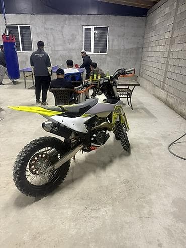 Мототехника: Эндуро/кросс мотоцикл 250 см³ (примерно), 4‑тактный — 4