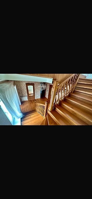 двух этажный дом: Предлагается двухэтажный дом с просторным двором. Дом имеет прочный — 2