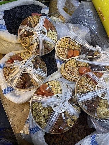 автомат жевачек: Подарочные наборы орехов и сухофруктов в круглых и лодочных боксах - — 1