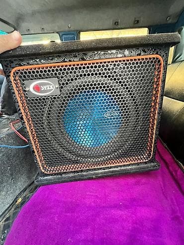 Автомобильные камеры: Автомобильный сабвуфер JVC в черном корпусе с текстурированной — 3