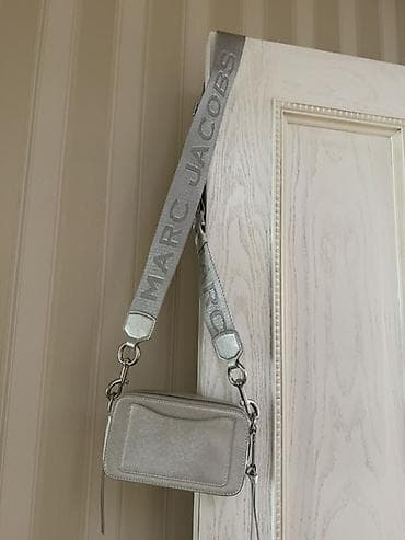 Аксессуарлар: Сумка Marc Jacobs The Snapshot, серебристо-серого цвета. - Материал — 2