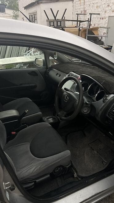 Honda Fit: 2002 г., 1.5 л, Вариатор, Бензин, Хетчбек — 8