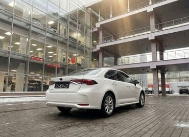 срочно в связи с переездом: Toyota Corolla: 2024 г., 1.8 л, Вариатор, Бензин — 6
