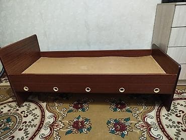 Мебель: 🛏️ Продаю детскую кроватку 140×65 с матрасом — 1000 сом. 🎁 В подарок — 3