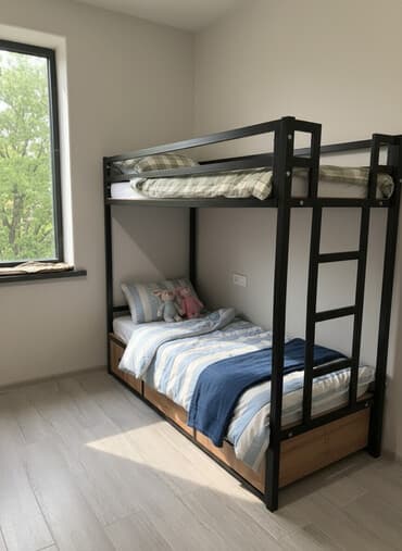 где можно купить двухъярусные кровати: Двухъярусная кровать с металлическим каркасом черного цвета и — 1