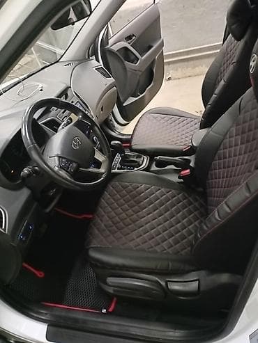 тарпеда тико: Hyundai Creta (белый кузов, черная крыша) с фирменной оклейкой Яндекс — 2