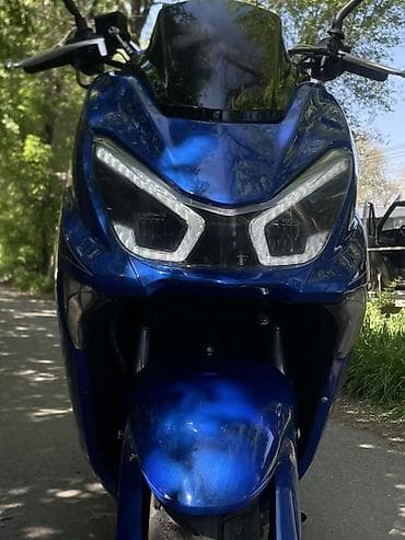 скоростной скутер: Скутер 150–200 см³ (ориентир по габаритам), с агрессивным спортивным — 4