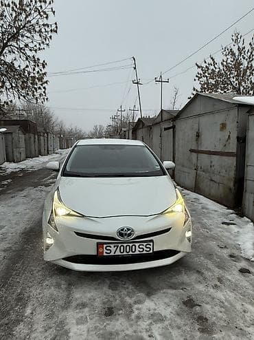 camry 2014: Toyota Prius: 2017 г., Гибрид, Хэтчбэк — 6