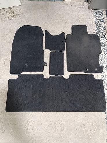 Родные Ворсовые Полики Для салона Honda, цвет - Серый, Б/у, Самовывоз at lalafo.kg Родные Ворсовые Полики Для салона Honda, цвет - Серый, Б/у, Самовывоз