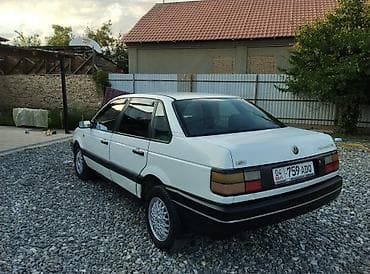 Унаа: Volkswagen Passat: 1991 г., 1.8 л, Кол менен иштөөчү, Бензин, Седан — 4