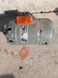 трёхфазный генератор: Элекьродвигатель с блоком регулировкой оборотов.Элетродвигатели — 8