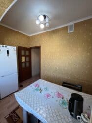 мкр улан 2 продаю квартиру: 1 комната, 45 м², 106 серия улучшенная, 5 этаж, Евроремонт — 3