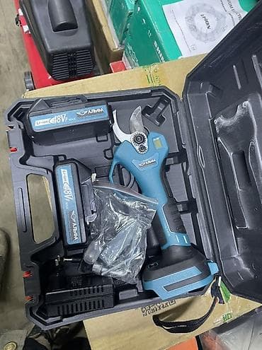 Строительный инвентарь: Набор аккумуляторных садовых инструментов Комплектация на фото: - — 3