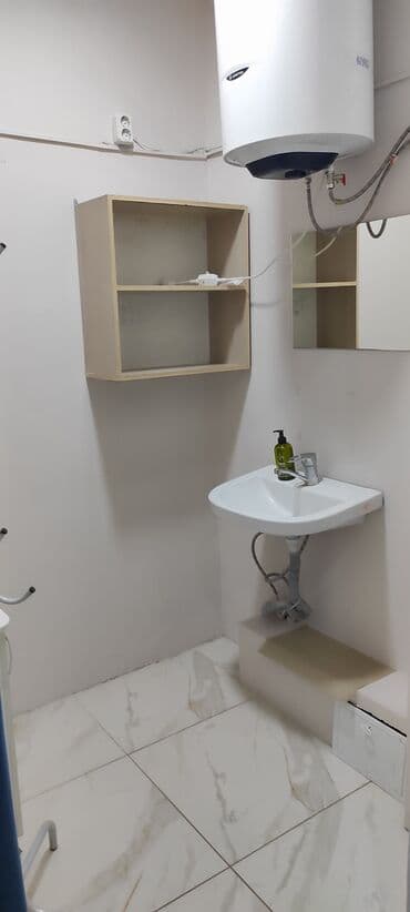 бишкек квартира долгосрочное: Сдаю Кабинет в салоне, 67 м², Для бровиста, Для визажиста, Для лешмейкера — 5