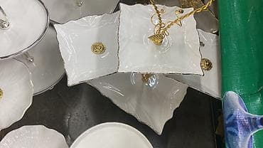 Этажерки для фруктов и сладостей из белой керамики с золотистым