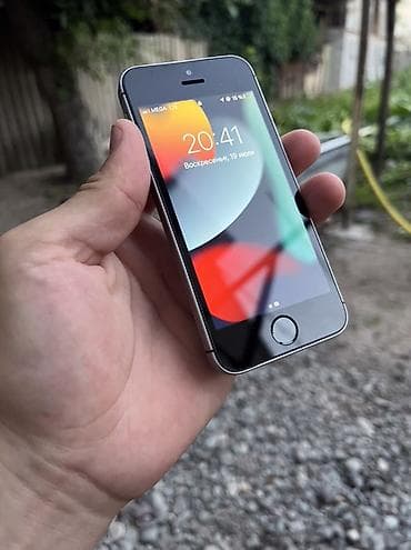 Техника жана электроника: IPhone SE, Колдонулган, 128 ГБ, Күмүш, Заряддоочу түзүлүш, Коргоочу айнек, Кабель, 100 % — 1