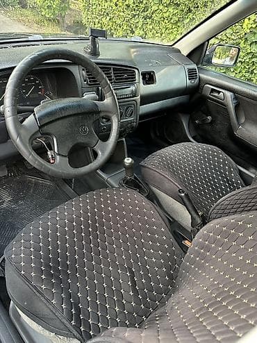 colf 2: Volkswagen Golf: 1994 г., 1.6 л, Механика, Бензин, Хэтчбэк — 8