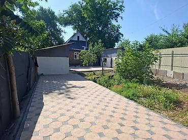 Дома: Срочно продаётся кирпичный дом Район: ж/м Колмо, г. Бишкек Площадь — 7