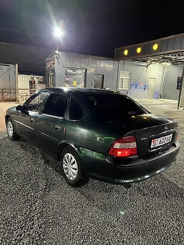 Opel Vectra: 1998 г., 1.8 л, Механика, Бензин, Седан