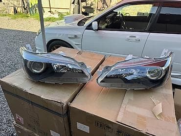 Комплект передних фар Toyota at lalafo.kg Комплект передних фар Toyota