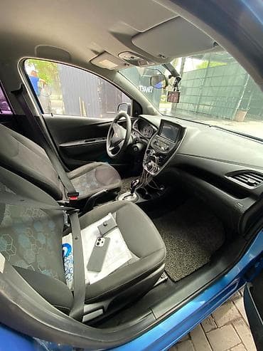 шевроле трекер: Chevrolet Spark: 2017 г., 1 л, Автомат, Бензин, Хэтчбэк — 8