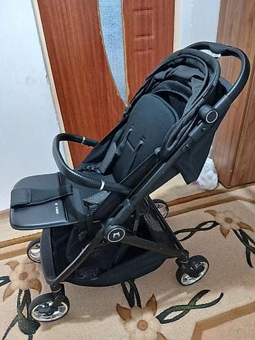 Прогулочная коляска Inno Baby (надпись на подножке) в универсальном