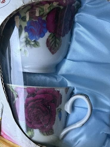 Кухонные принадлежности: Чайный сервис 
Он новый, но упаковка помята — 3