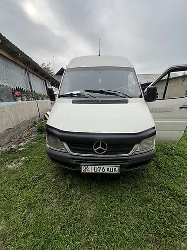 самый большой набор инструментов для авто: Легкий грузовик, Mercedes-Benz — 7