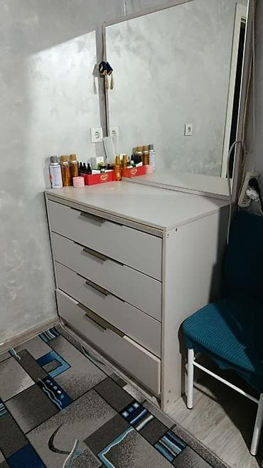 Кийим үчүн комоддор: Комод с зеркалом для спальни/прихожей. - Конструкция: тумба с 4 — 1