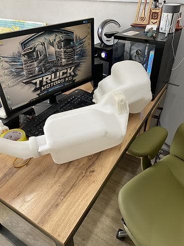 Детали ходовой части: 🇷🇺 **Бачок омывателя лобового стекла для Volvo FH** 🔧 Продаем бачок — 2