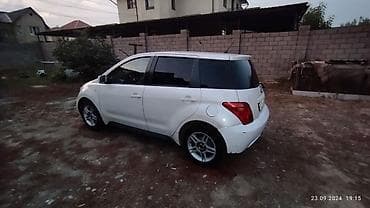 vitz platz: Toyota Ist: 2002 г., 1.3 л, Автомат, Бензин, Хэтчбэк — 2