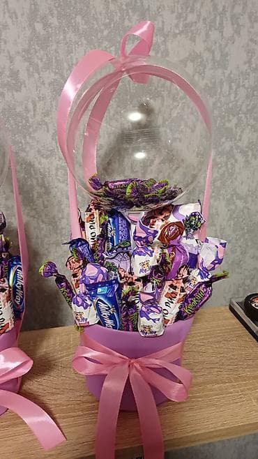 ары ящик: Подарочная композиция из конфет с прозрачным шаром-бокалом - — 1