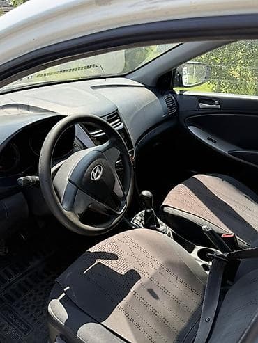 Hyundai Accent: 2015 г., 1.4 л, Механика, Бензин, Седан — 7