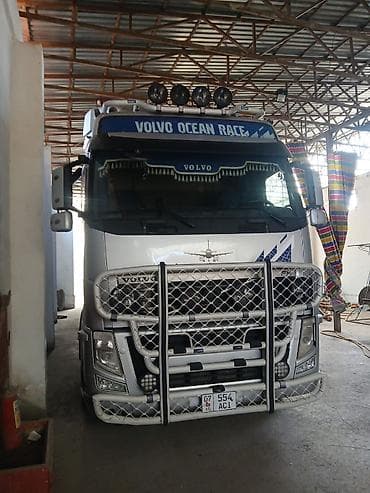 Тягач, Volvo, 2012 г., Тентованный