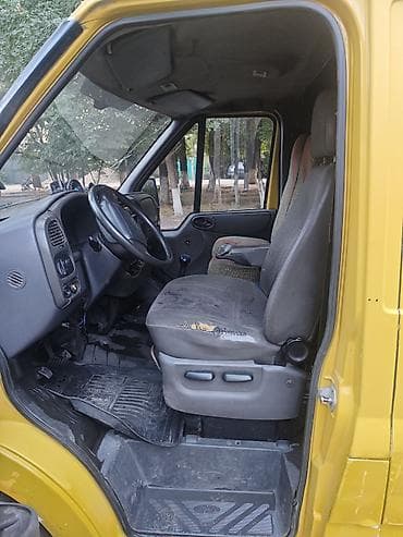 Грузовой фургон Ford Transit (желтый) - Кузов: цельнометаллический — 6