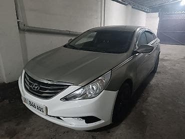 r17 w211: Hyundai Sonata: 2010 г., Газ — 1